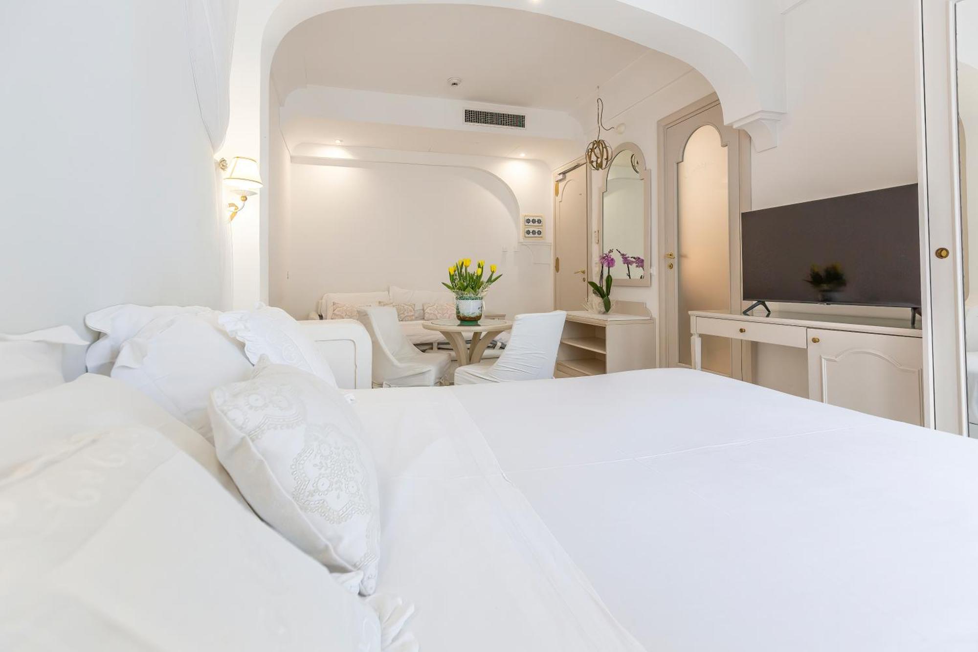 Hotel Al Cavallino Bianco Riccione Exterior foto